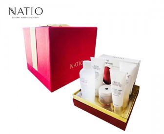Natio 娜缇欧 冻龄系列6件套 2018新年礼盒 (日霜+晚霜+面膜+洗面奶+爽肤水+洁面仪) Natio 娜缇欧 冻龄系列6件套 2018新年礼盒 (日霜+晚霜+面膜+洗面奶+爽肤水+洁面仪)